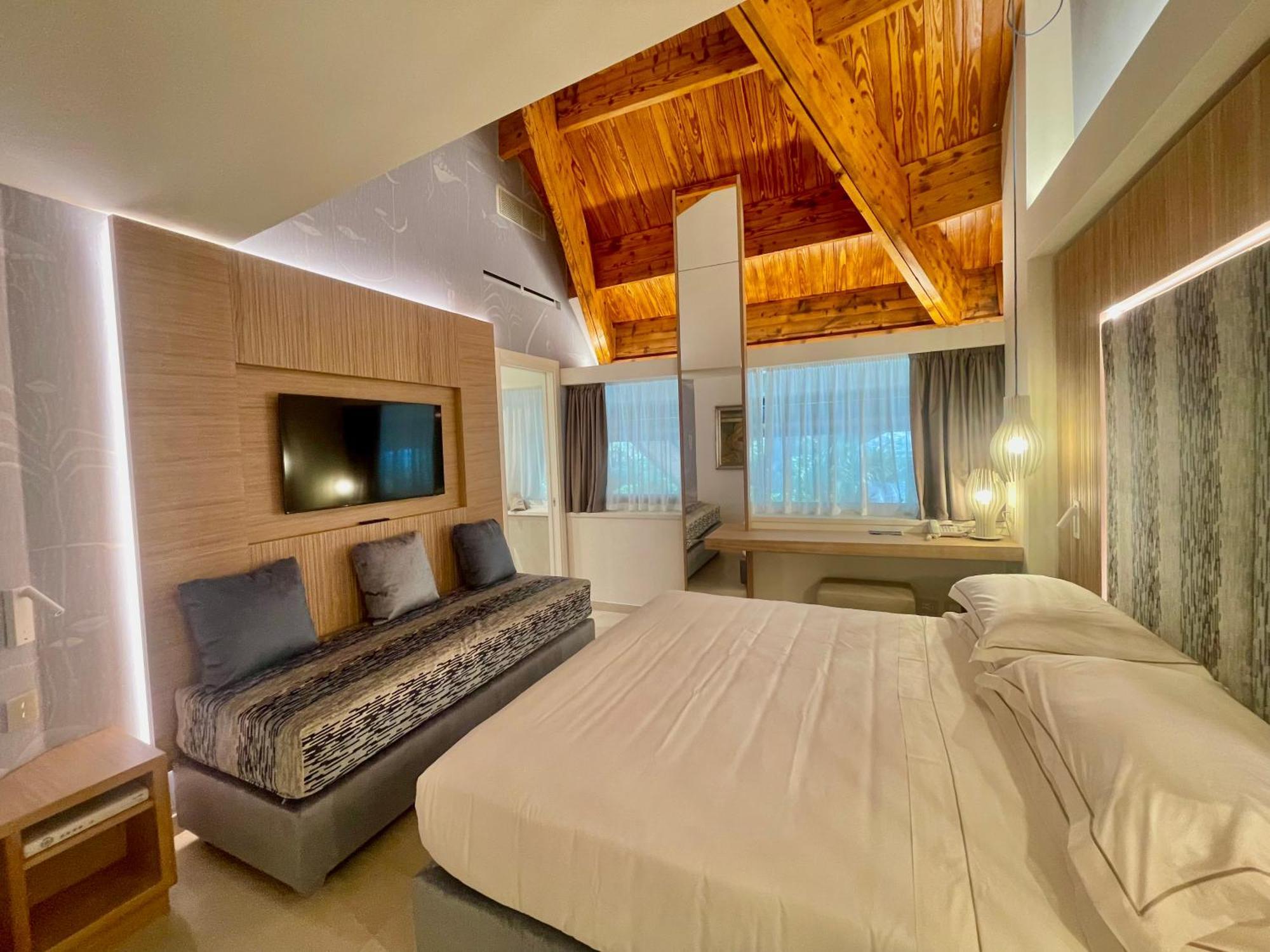 La Bussola Beach Hotel Пунта-Ала Экстерьер фото