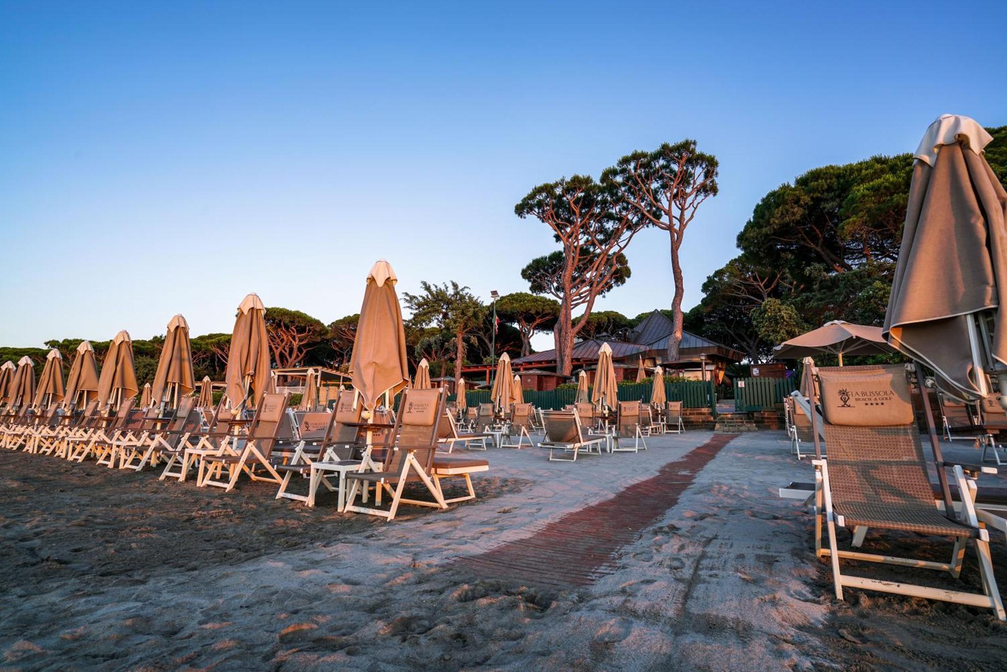 La Bussola Beach Hotel Пунта-Ала Экстерьер фото